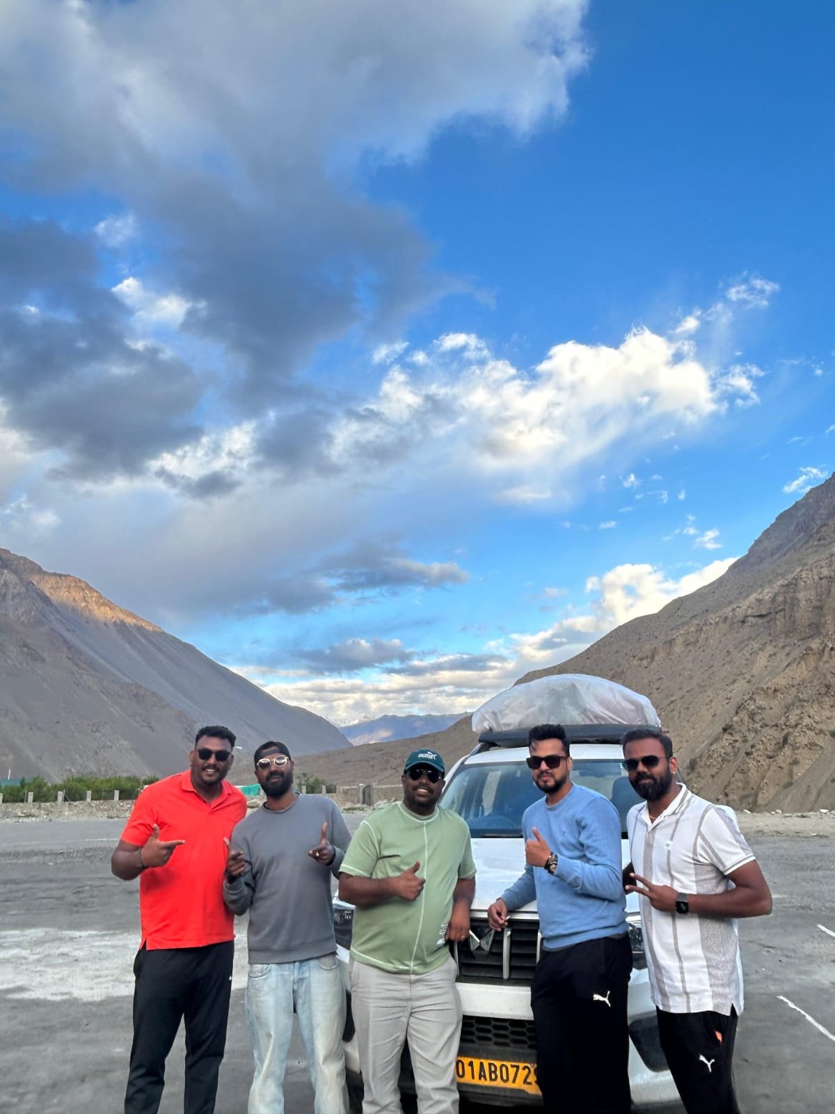 Holidays Icon mountain travel experience