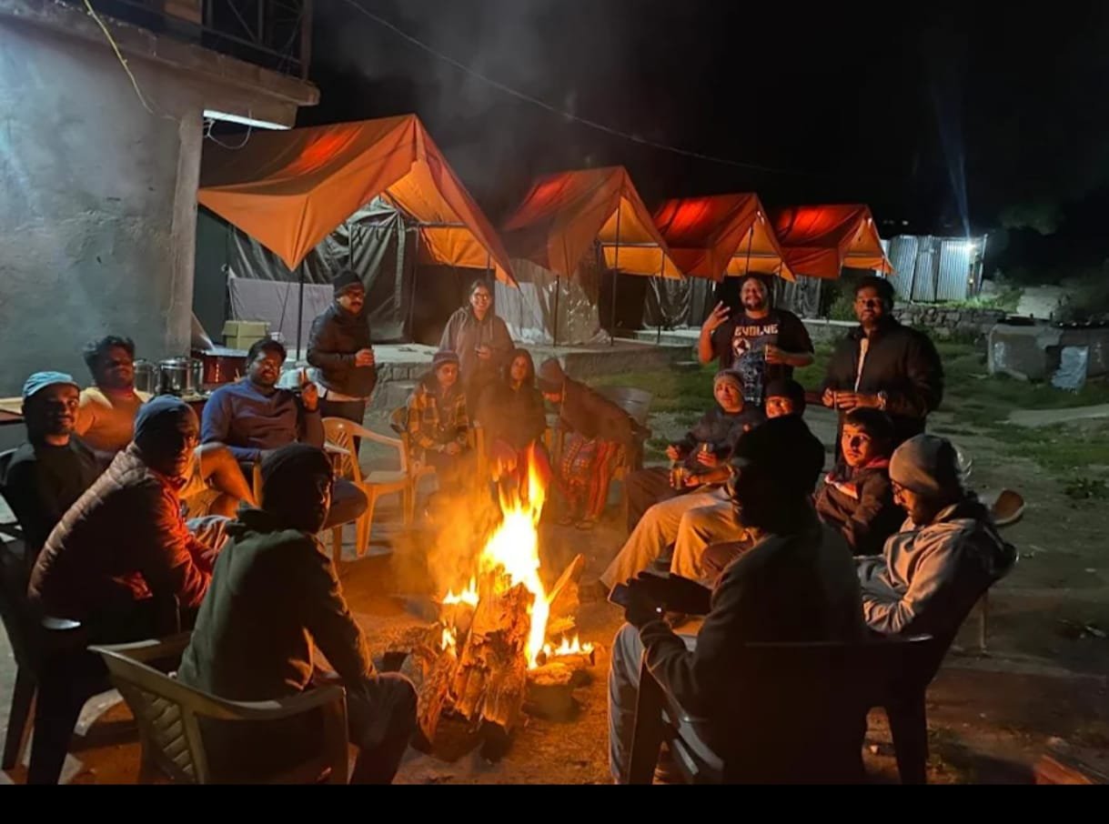 Holidays Icon camping travel experience
